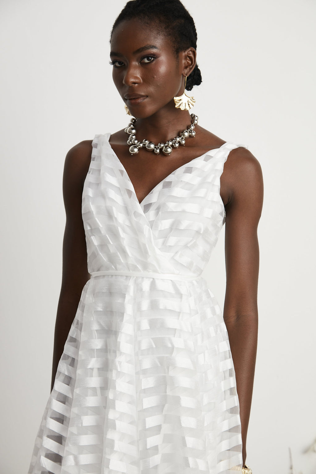 Aimée V Yaka Çizgili Tül Desenli Midi Elbise