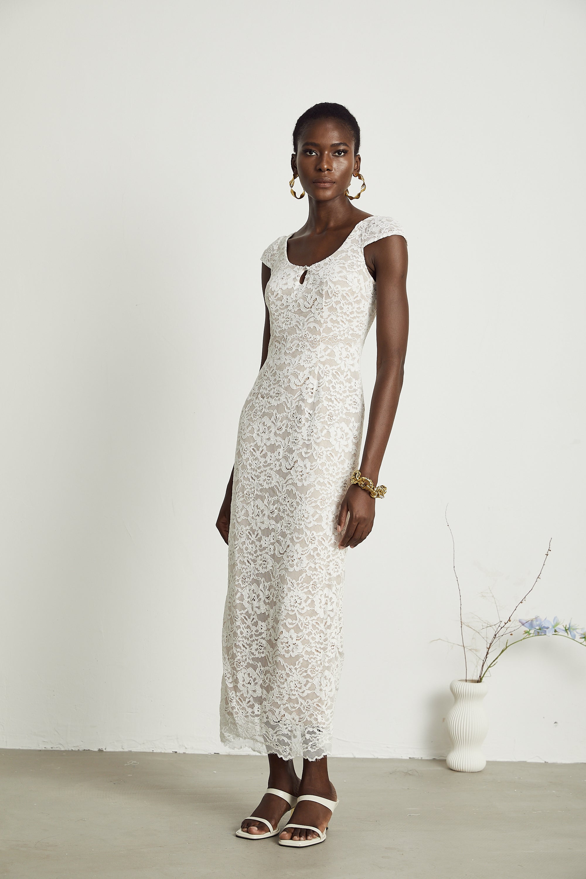 Ariane Dantel Detaylı Çiçek İşlemeli Midi Elbise