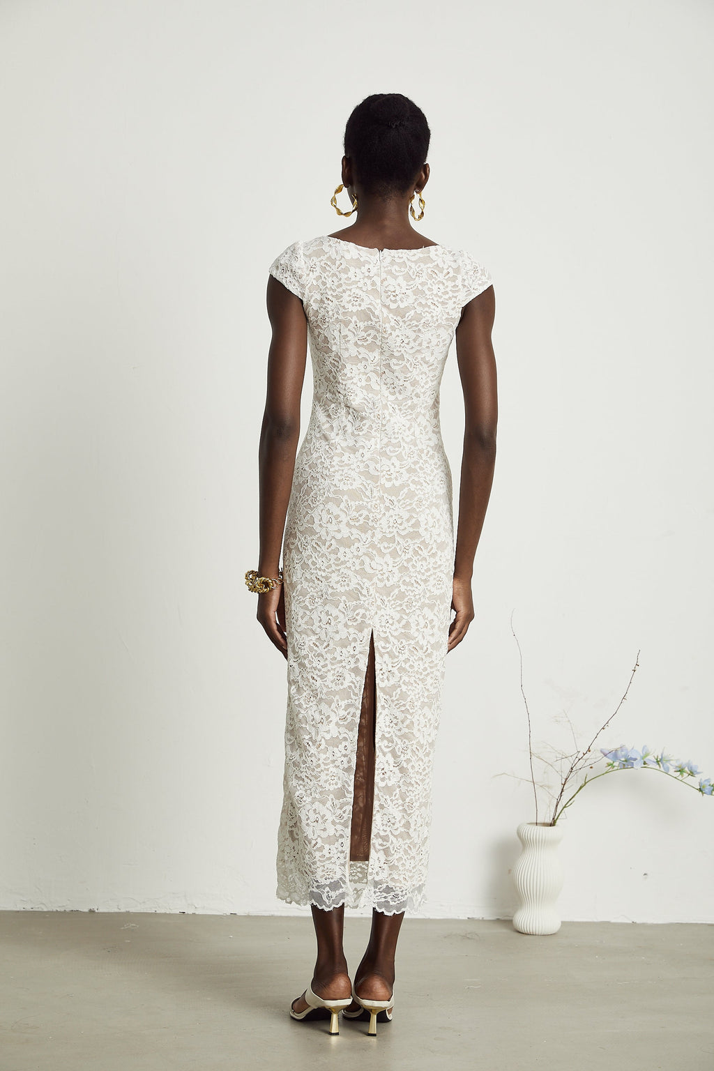 Ariane Dantel Detaylı Çiçek İşlemeli Midi Elbise