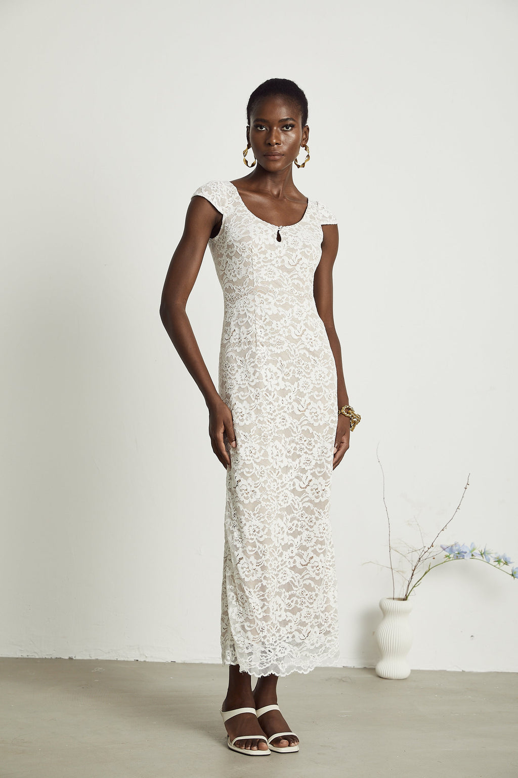 Ariane Dantel Detaylı Çiçek İşlemeli Midi Elbise