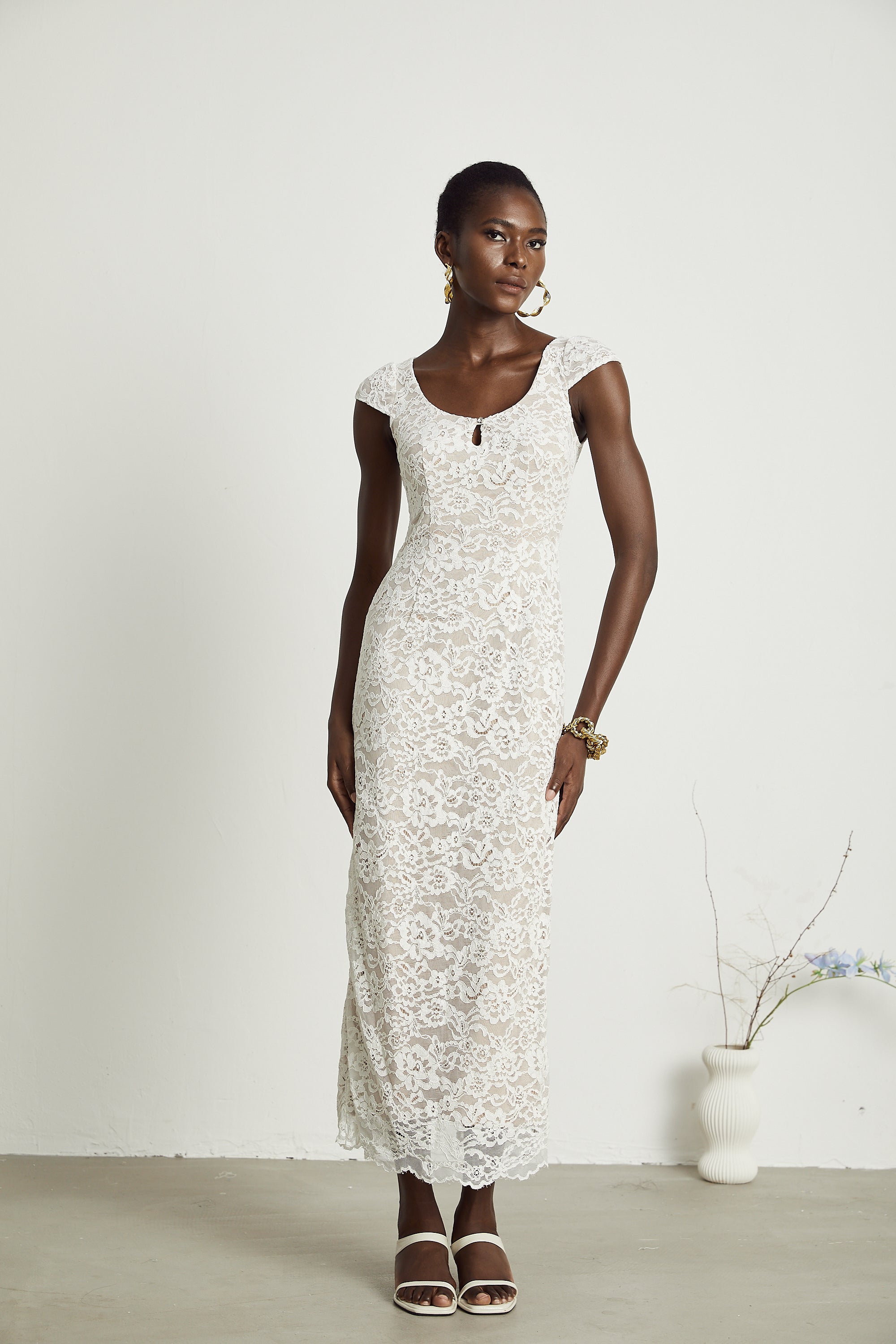 Ariane Dantel Detaylı Çiçek İşlemeli Midi Elbise