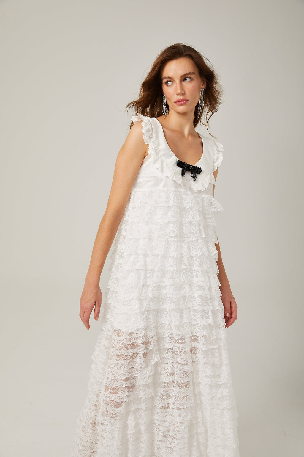 Alora Beyaz Dantel Şeritli Katmanlı Midi Elbise