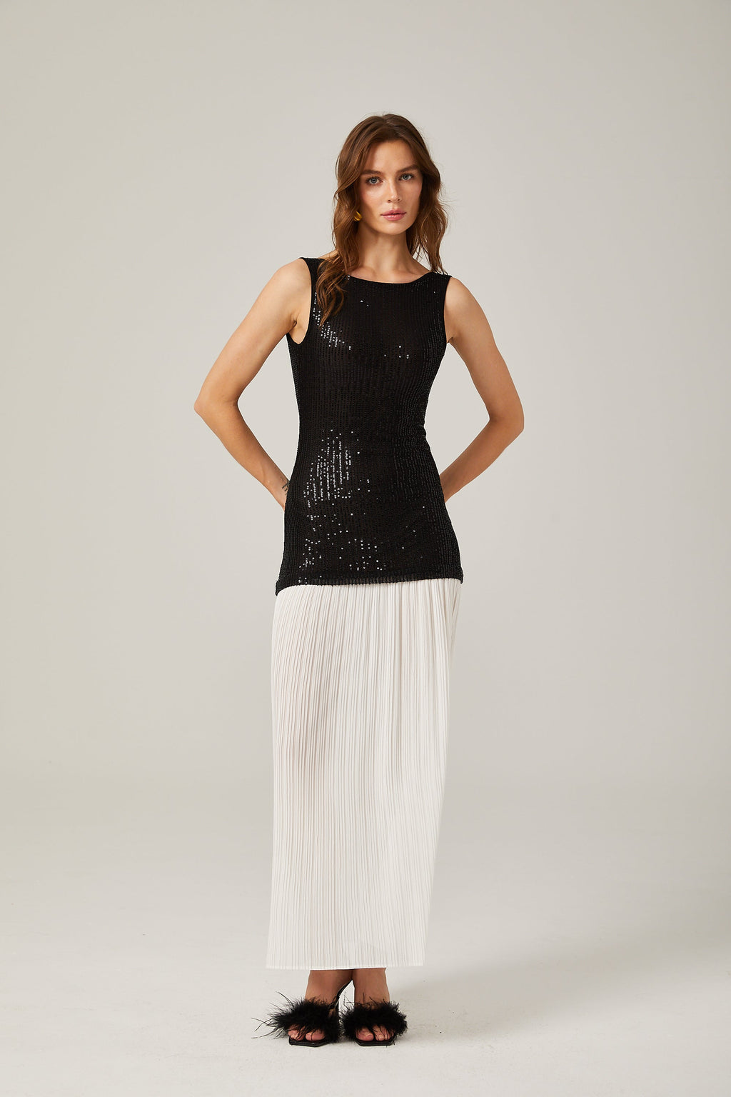 Allegra Kontrast Renklerde Pullu Uzun Elbise