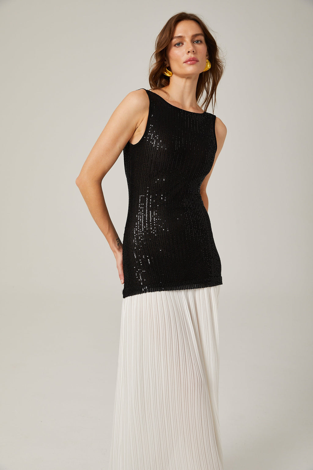 Allegra Kontrast Renklerde Pullu Uzun Elbise