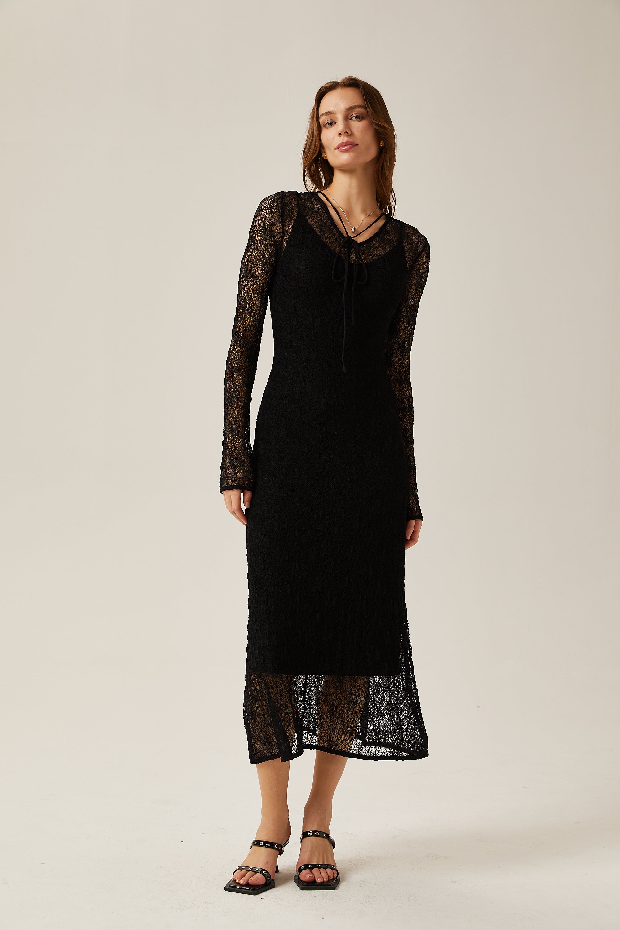 Adèleine Dantelli Yarı Transparan Üst Ve Elbise Uyumlu Set