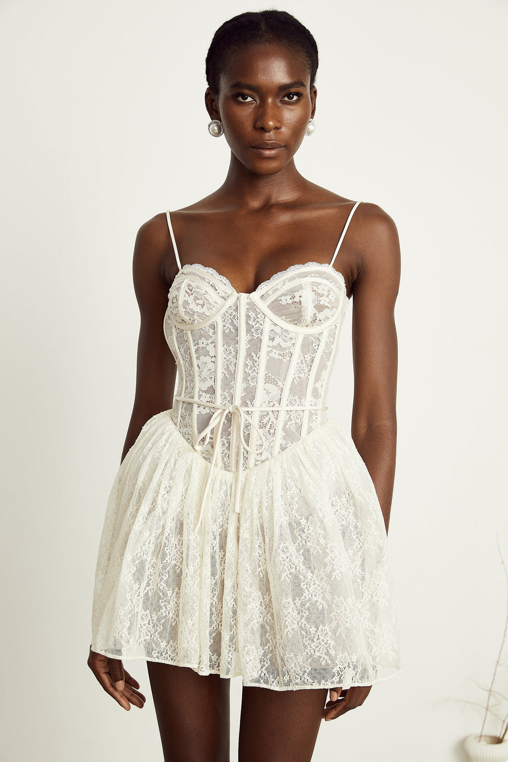 Armelle Beyaz Çiçekli Dantel Korse Mini Elbise