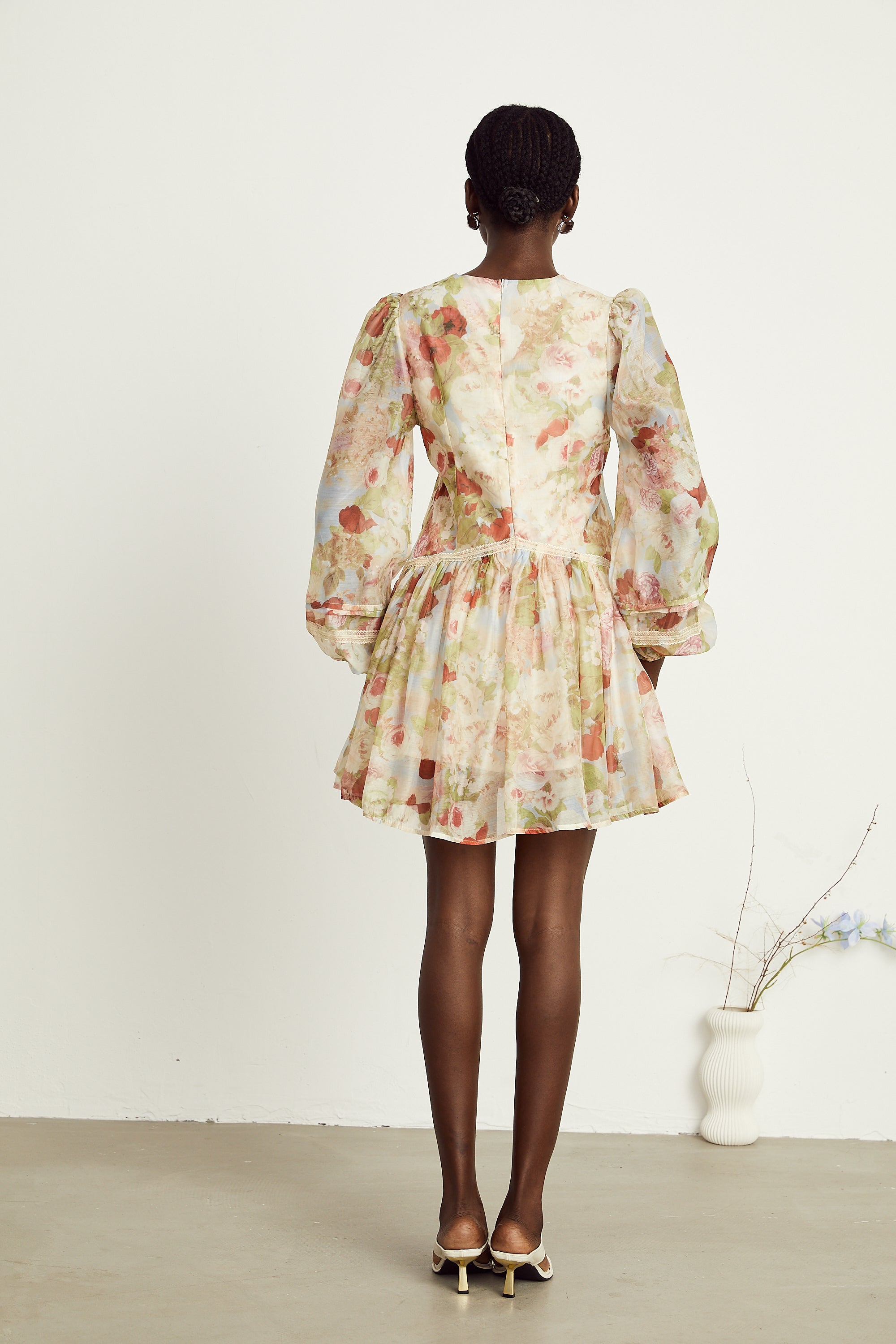 Ailis Çiçek Desenli Dantel Detaylı Mini Elbise