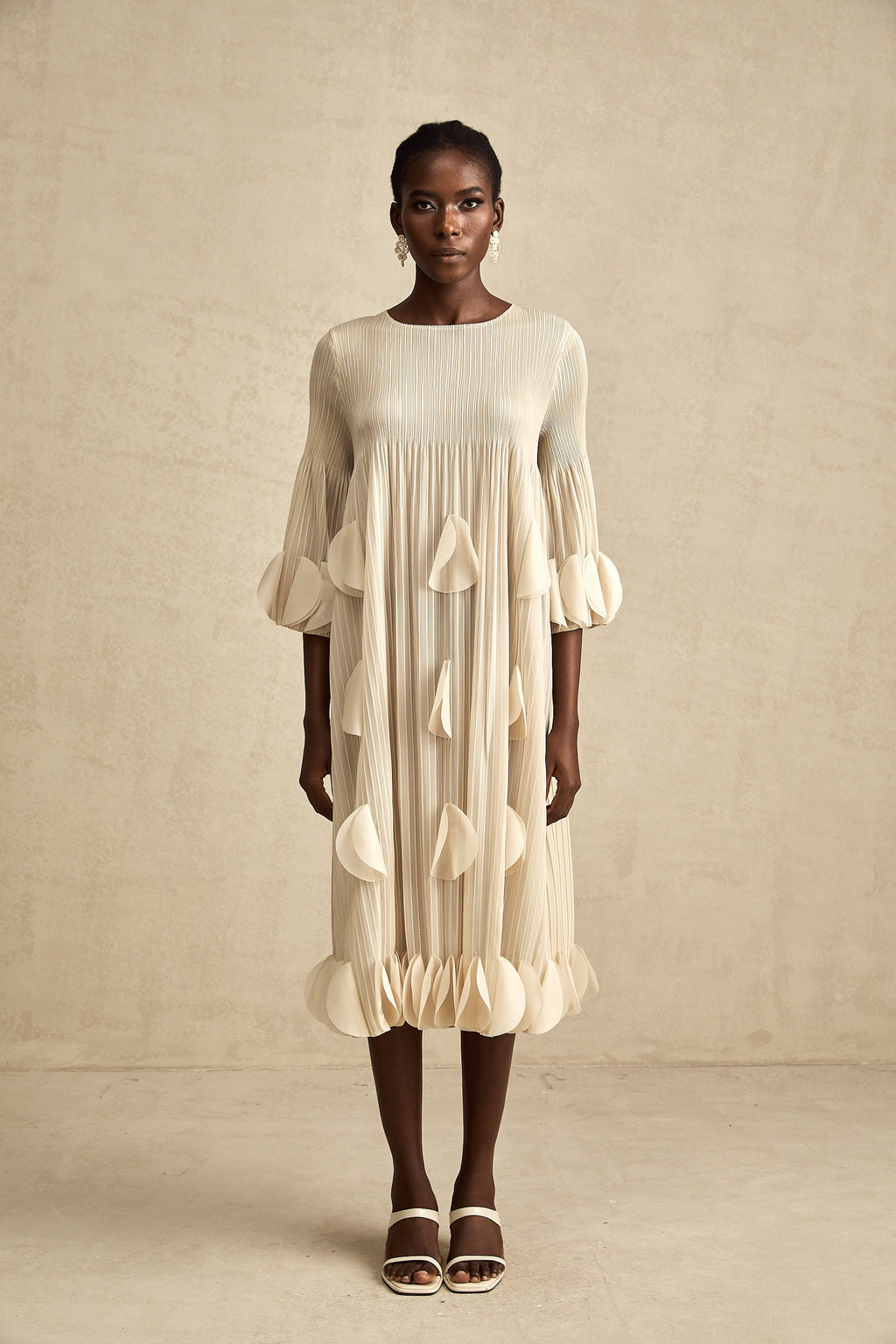 Alizée 3 Boyutlu Yaprak Detaylı Midi Elbise