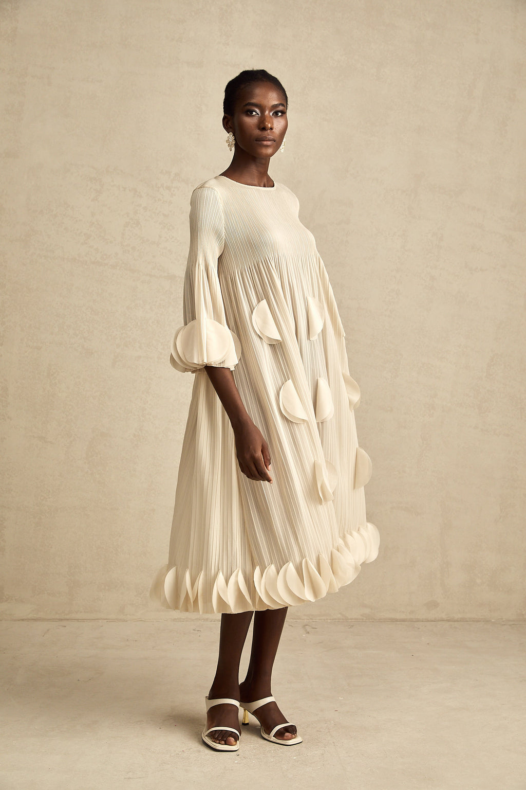 Alizée 3 Boyutlu Yaprak Detaylı Midi Elbise