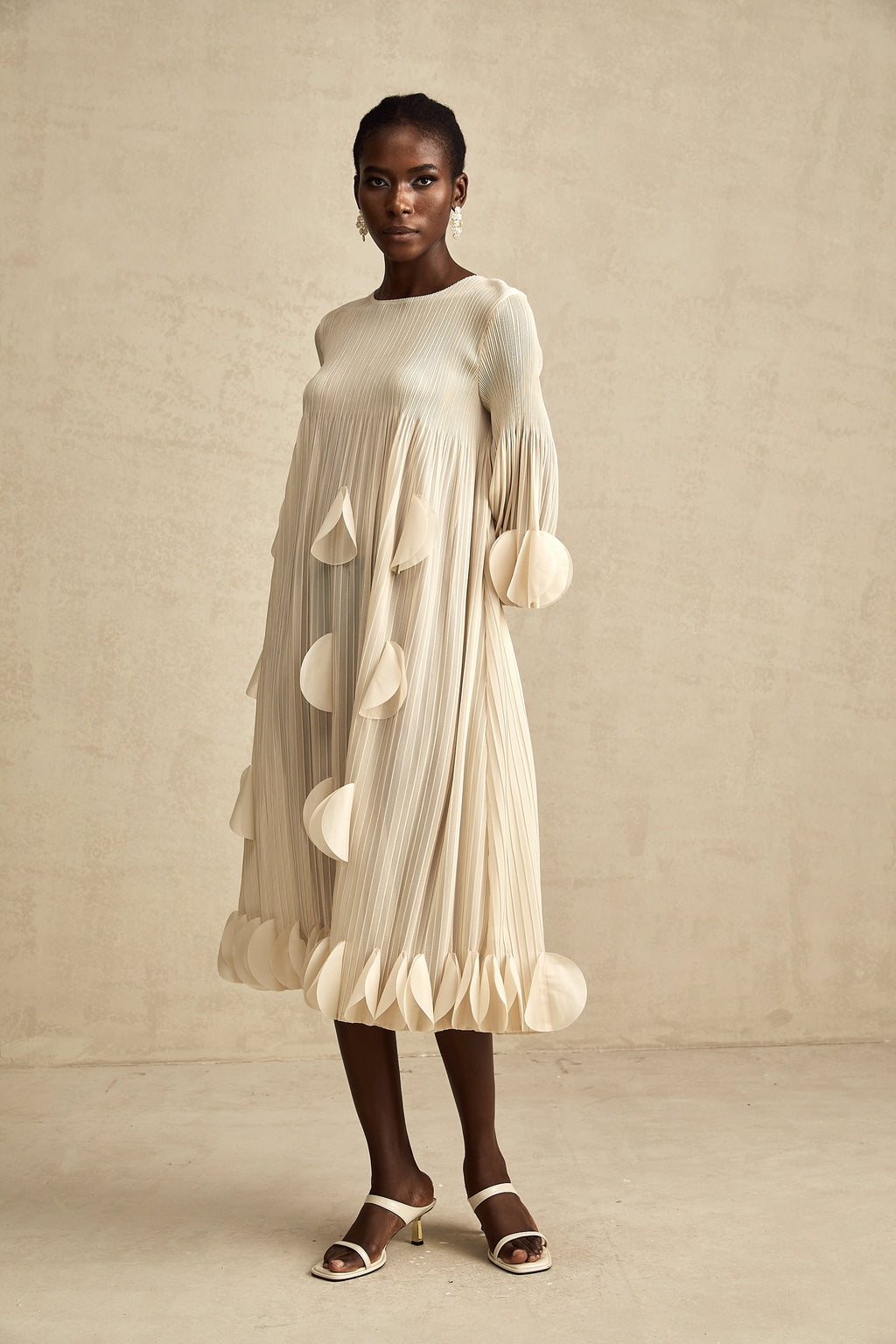 Alizée 3 Boyutlu Yaprak Detaylı Midi Elbise