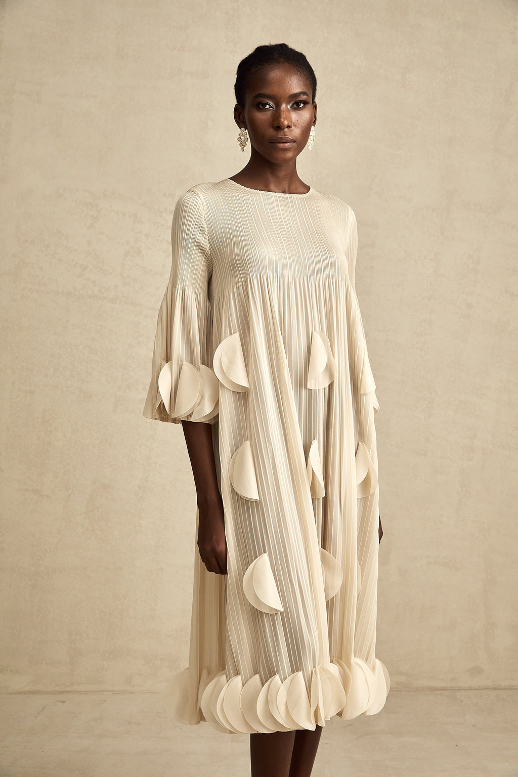 Alizée 3 Boyutlu Yaprak Detaylı Midi Elbise