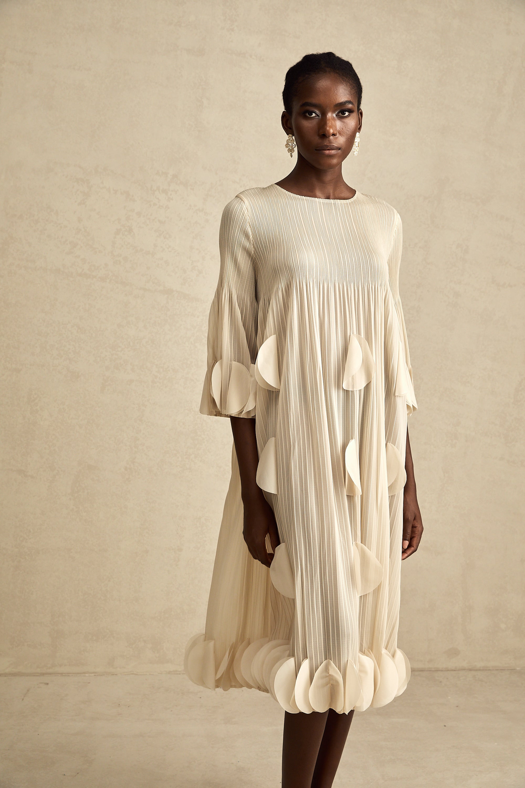 Alizée 3 Boyutlu Yaprak Detaylı Midi Elbise