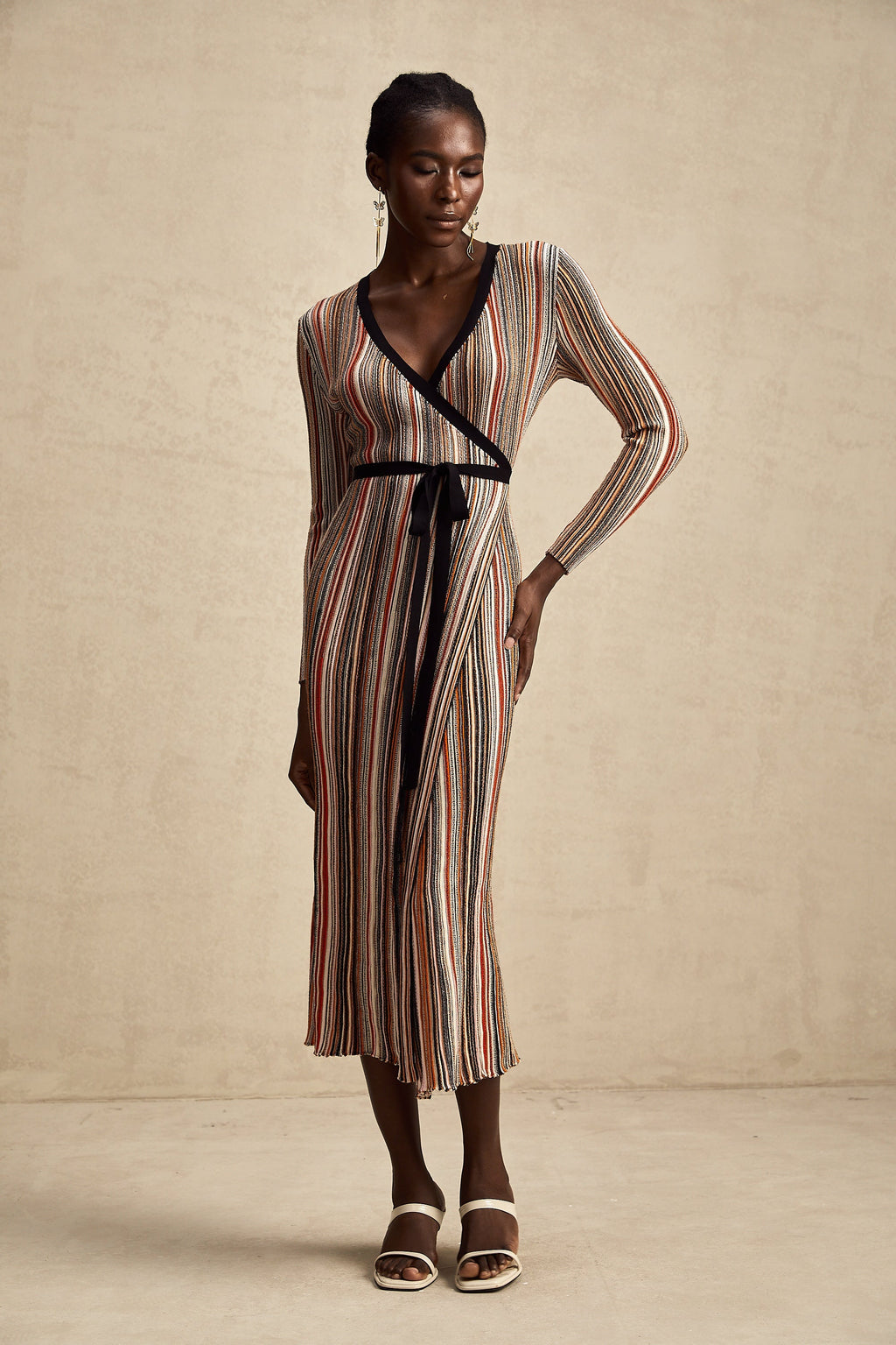 Adèle Şeritli Anvelop Tasarımlı Metalik Midi Elbise