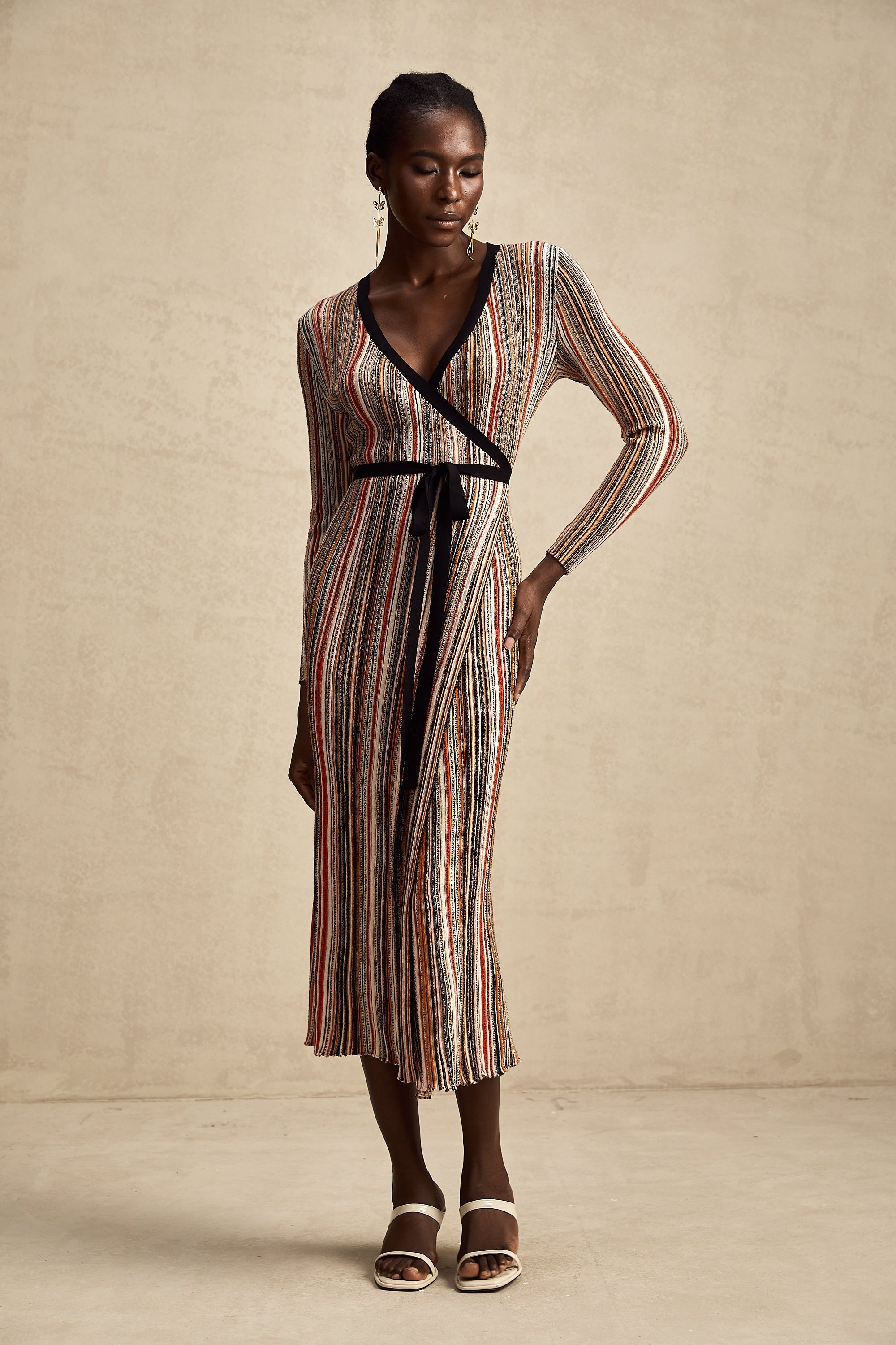 Adèle Şeritli Anvelop Tasarımlı Metalik Midi Elbise