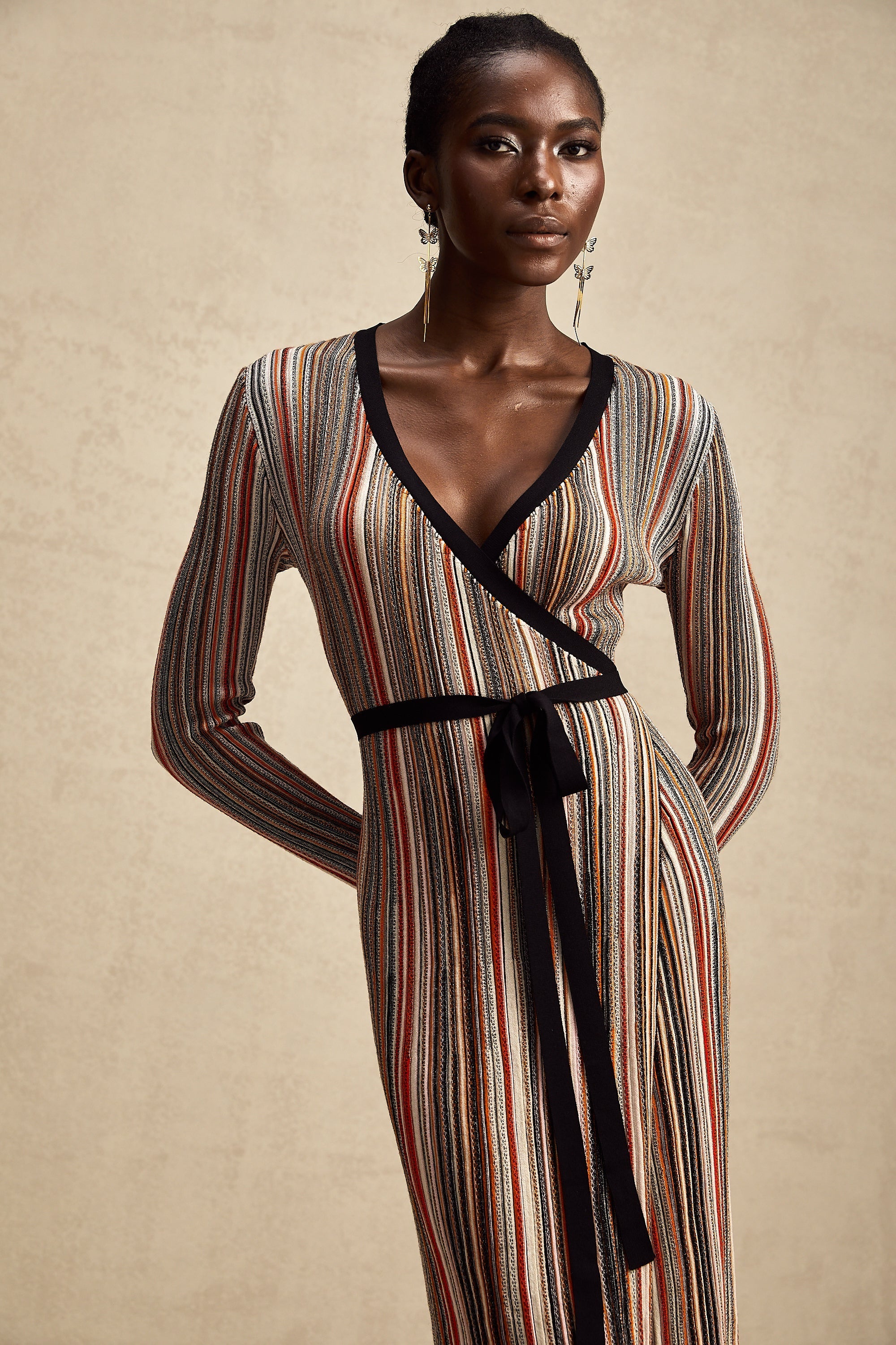 Adèle Şeritli Anvelop Tasarımlı Metalik Midi Elbise