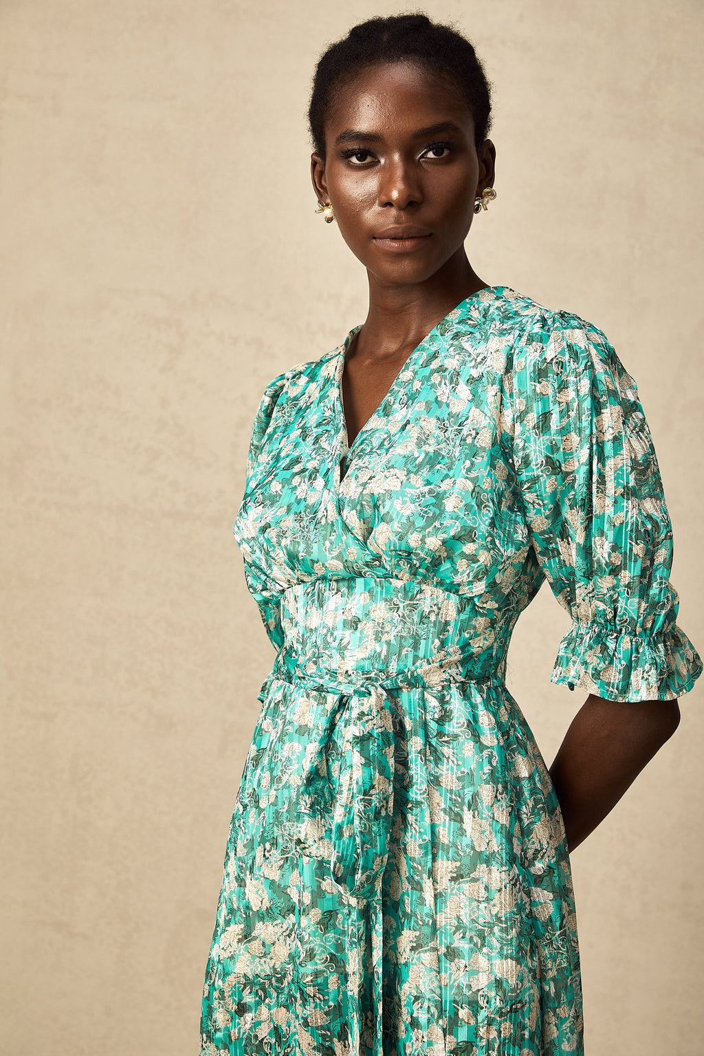 Alisa Yeşili Çiçek Desenli, Yırtmaçlı Midi Elbise