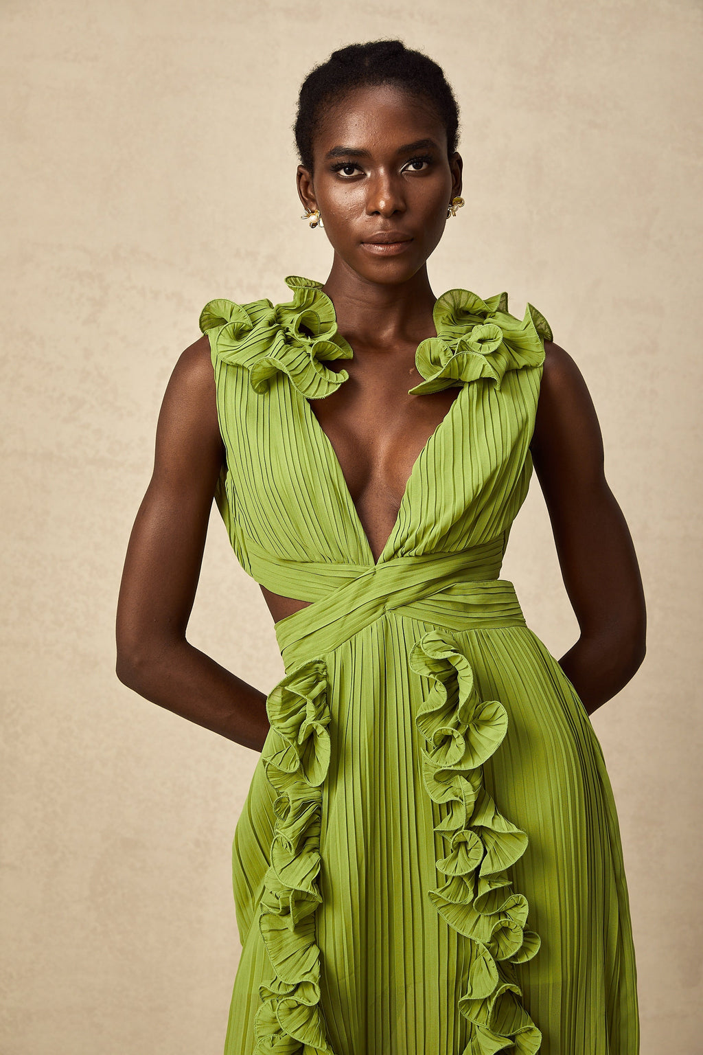 Alina Yeşil Volanlı Tam Pilili Maxi Elbise