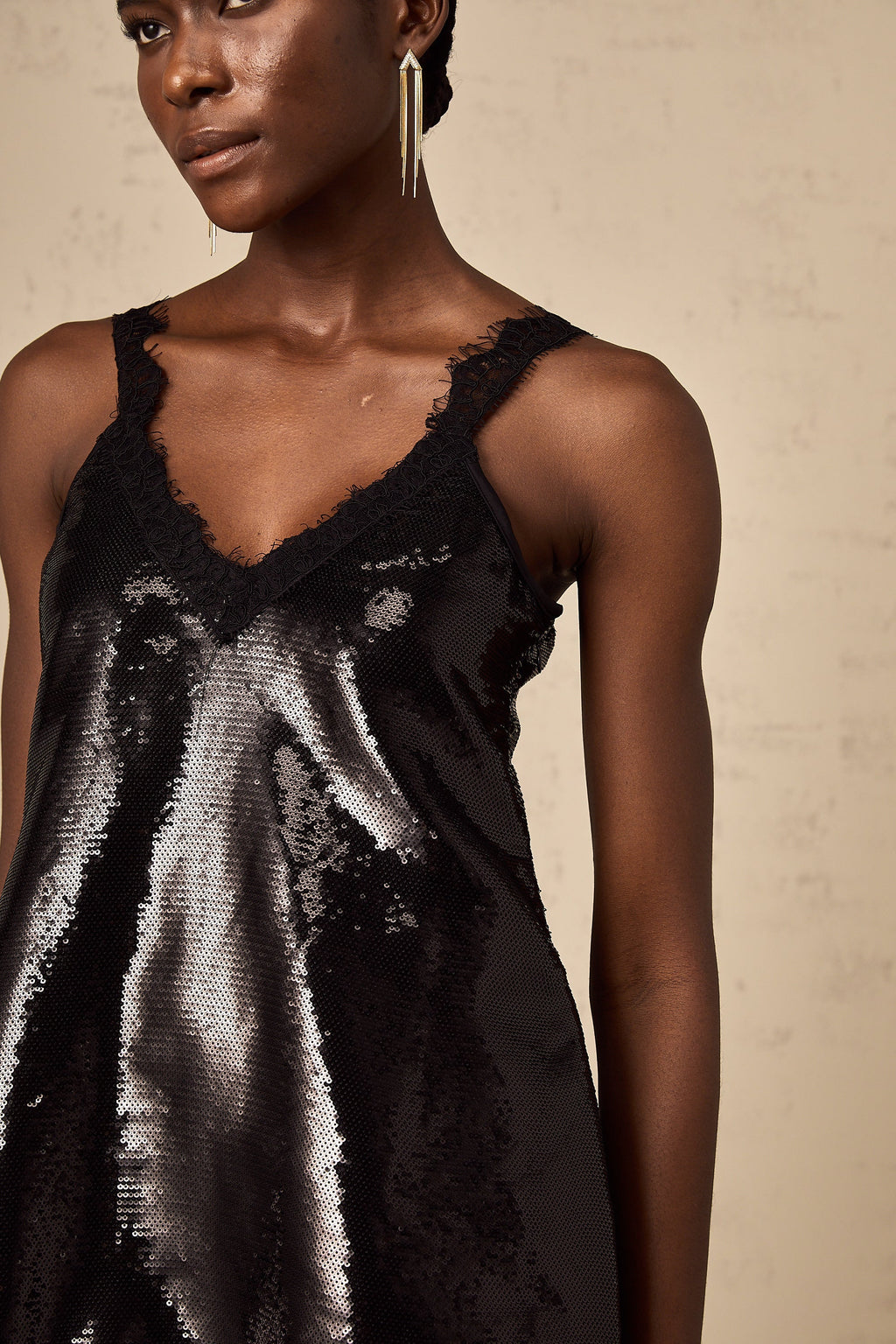 Antonella Siyah Dantel Detaylı Pullu Mini Elbise