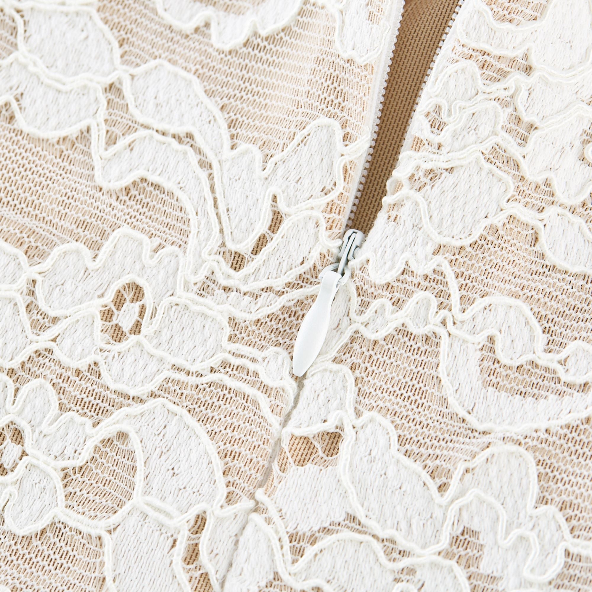 Ariane Dantel Detaylı Çiçek İşlemeli Midi Elbise