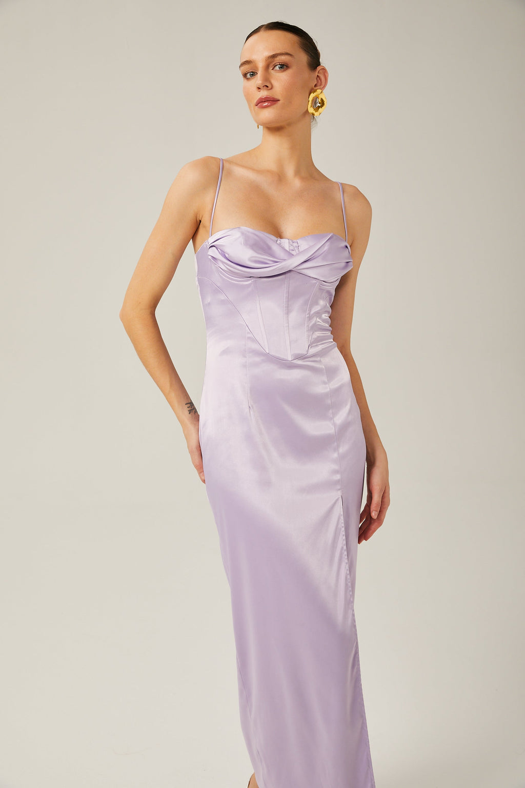 Aliénor Mor Saten Yırtmaçlı Midi Elbise