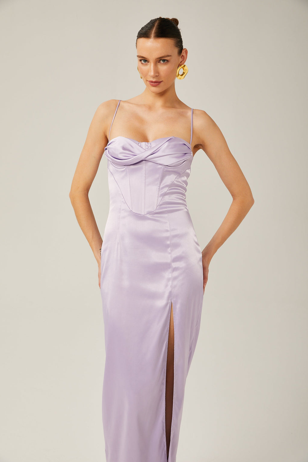 Aliénor Mor Saten Yırtmaçlı Midi Elbise