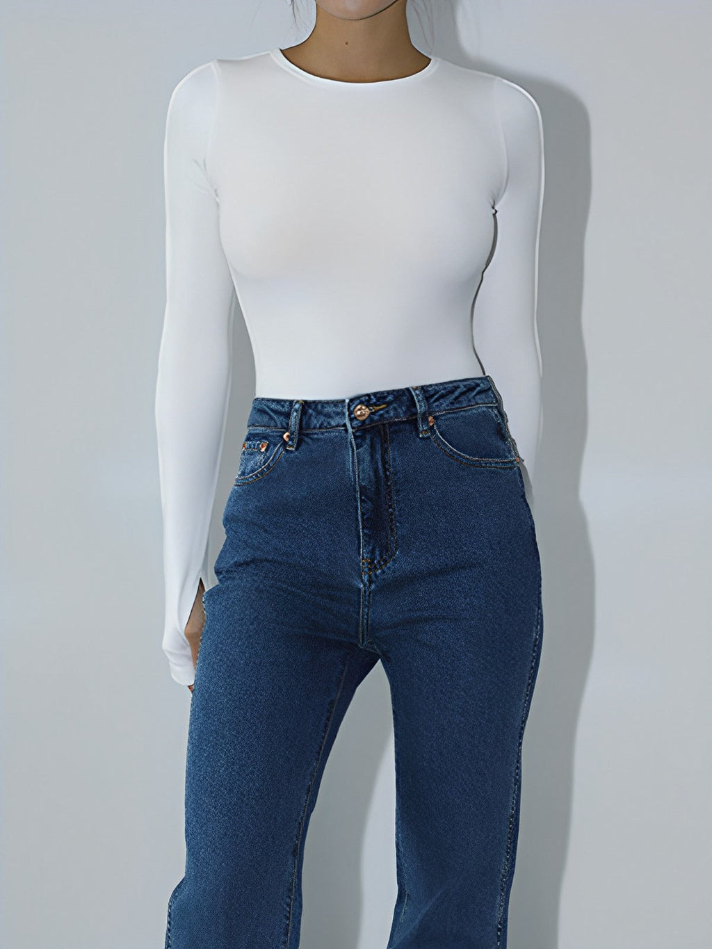 Anahtar Deliği Kesimli Uzun Kollu Bluz