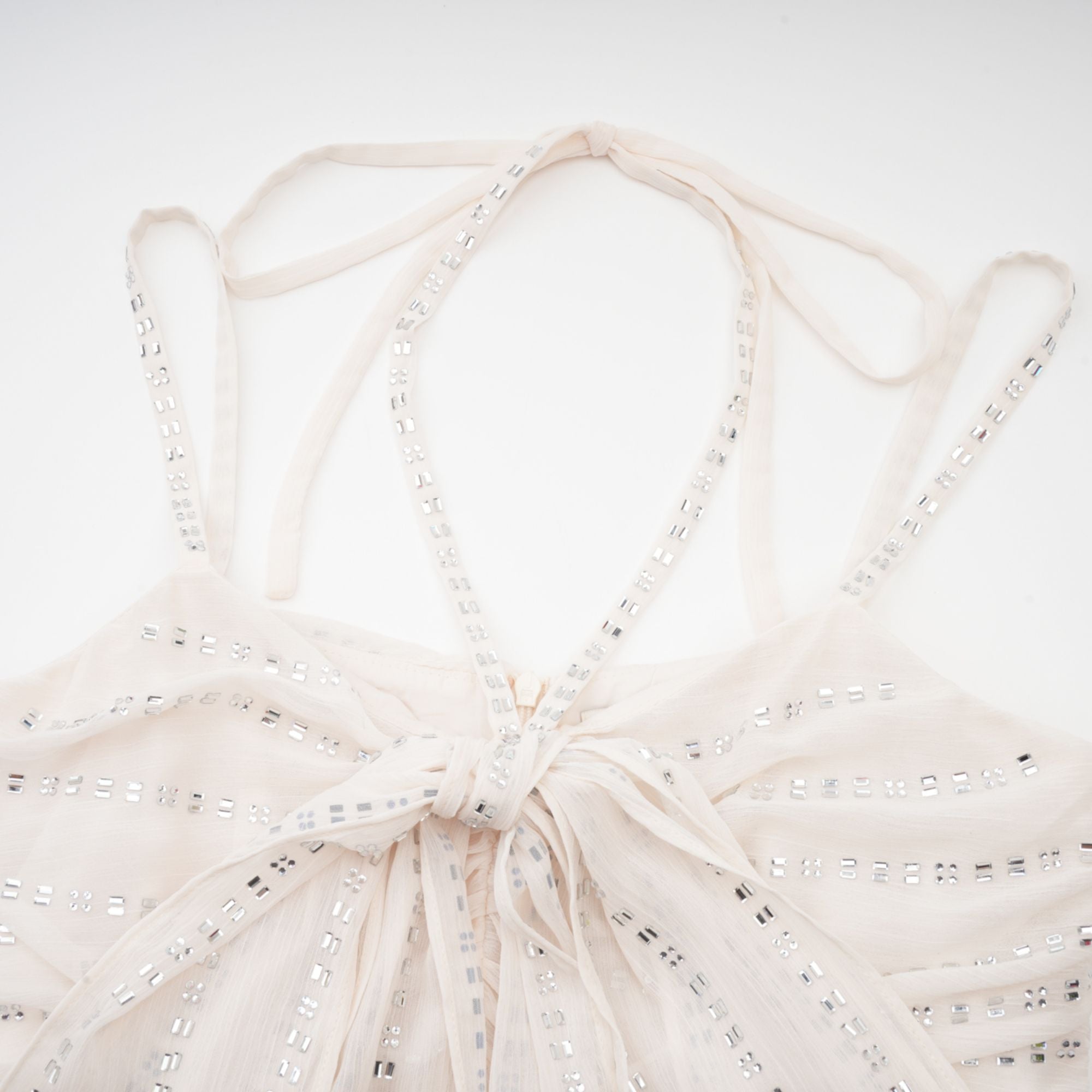 Adèle Beyaz Pilili Kristal Süslemeli Midi Elbise