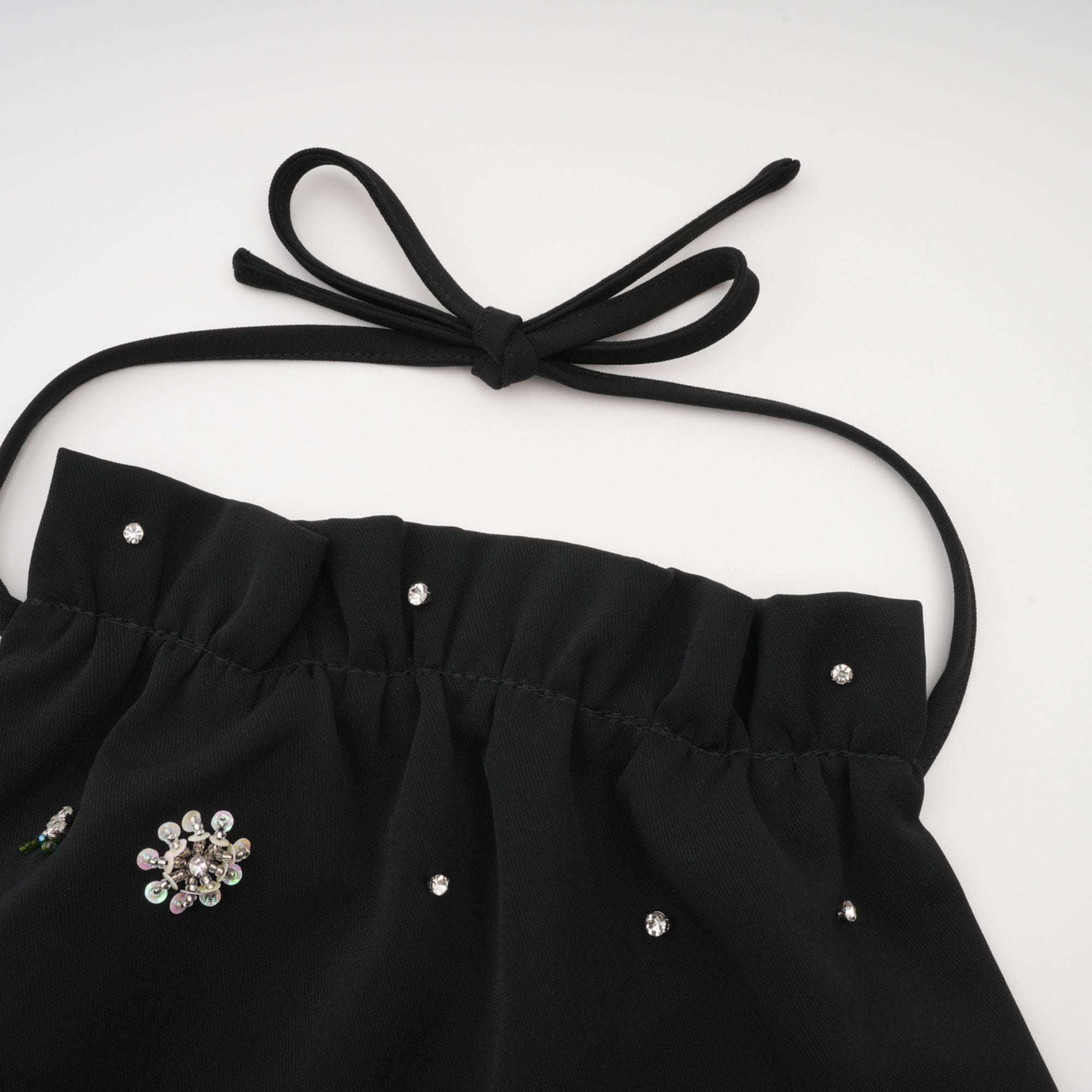 Ariane'İn Kristal İşlemeli Sırtı Açık Mini Elbisesi