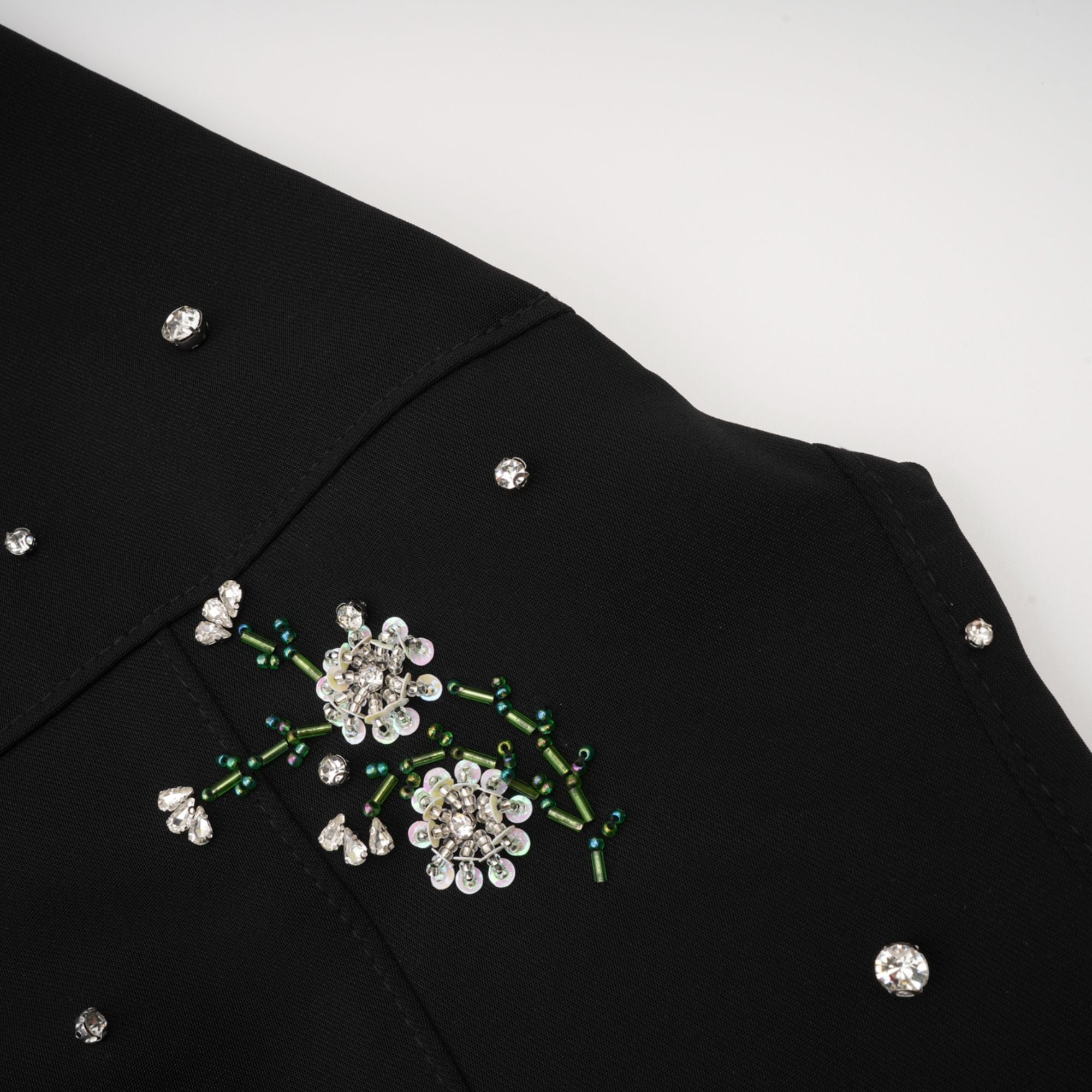 Ariane'İn Kristal İşlemeli Sırtı Açık Mini Elbisesi