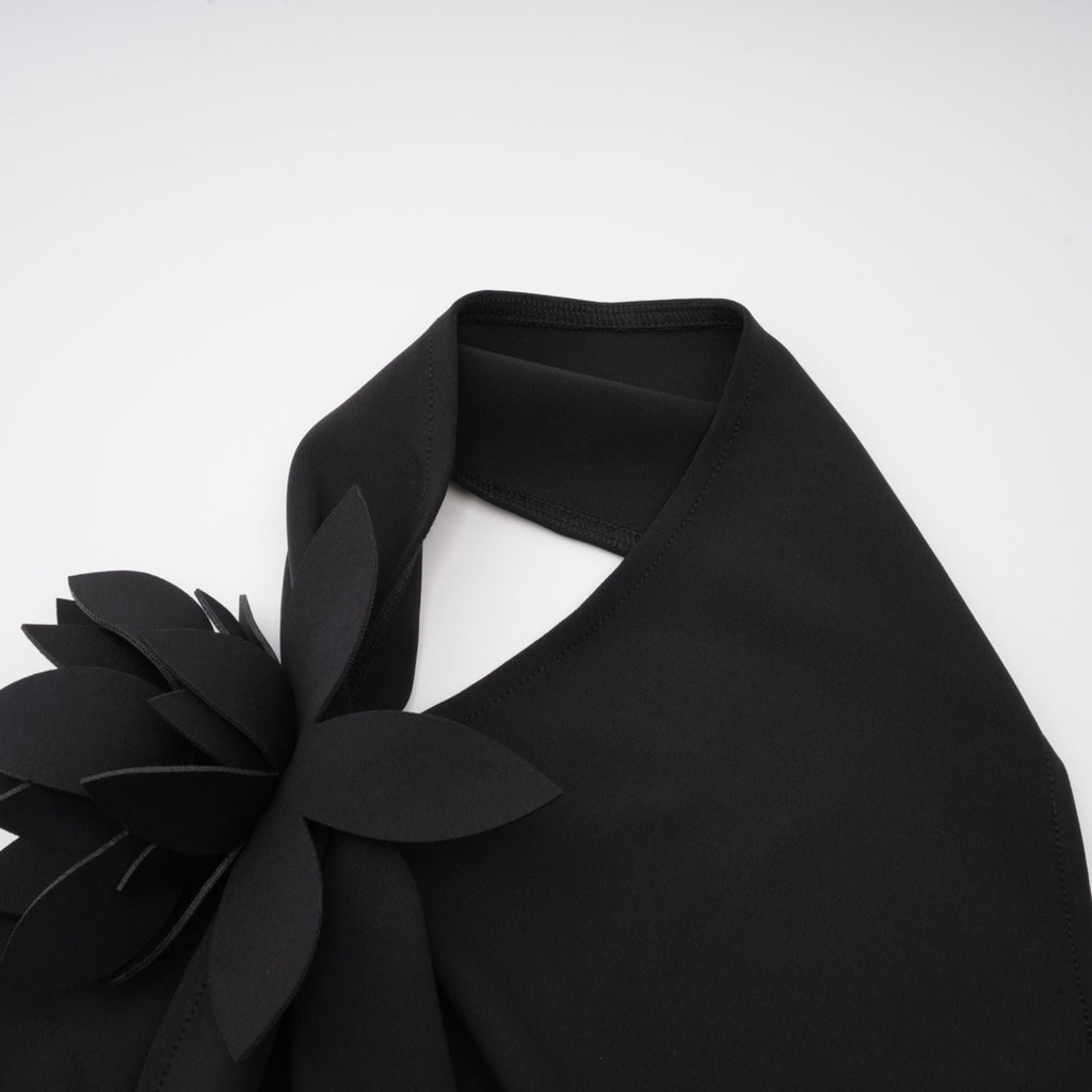 Aline Çiçek Aplikeli Sırtı Açık Asimetrik Üst