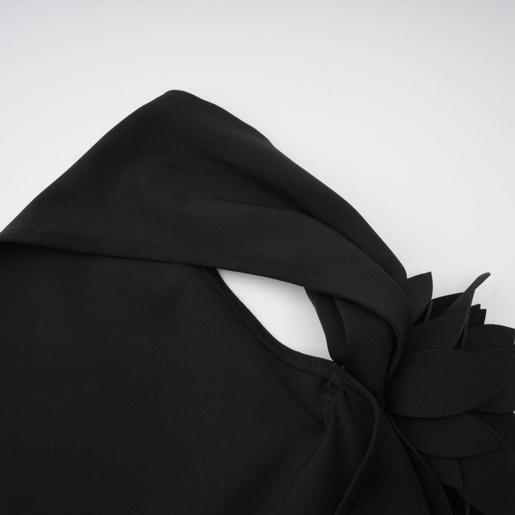 Aline Çiçek Aplikeli Sırtı Açık Asimetrik Üst