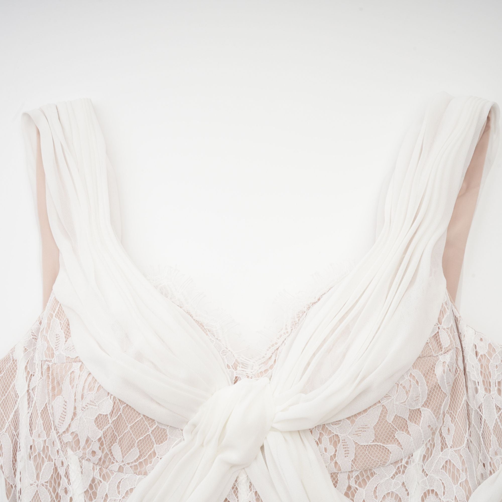 Arantxa Beyaz Dantel Pileli Maxi Elbise