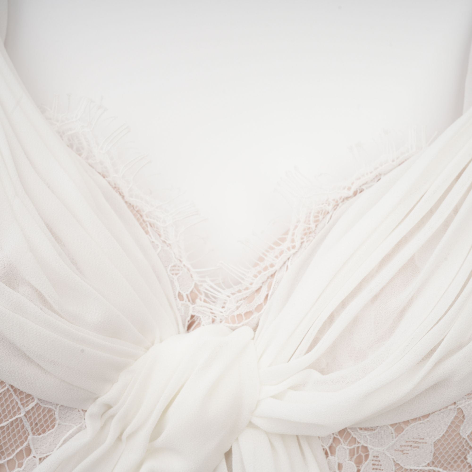 Arantxa Beyaz Dantel Pileli Maxi Elbise