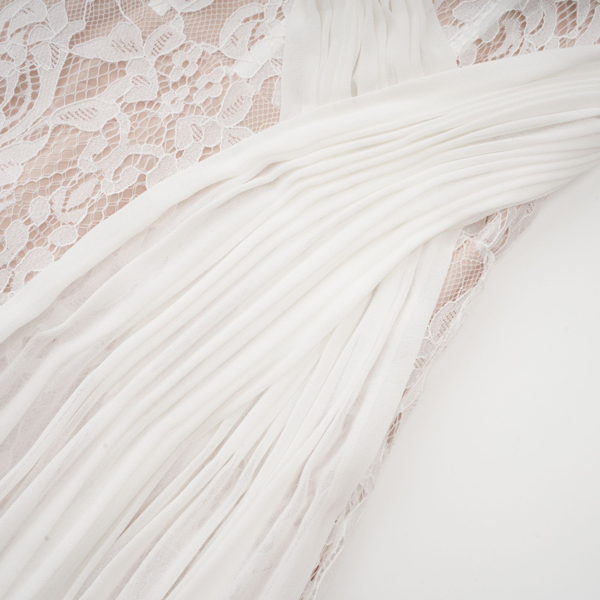 Arantxa Beyaz Dantel Pileli Maxi Elbise