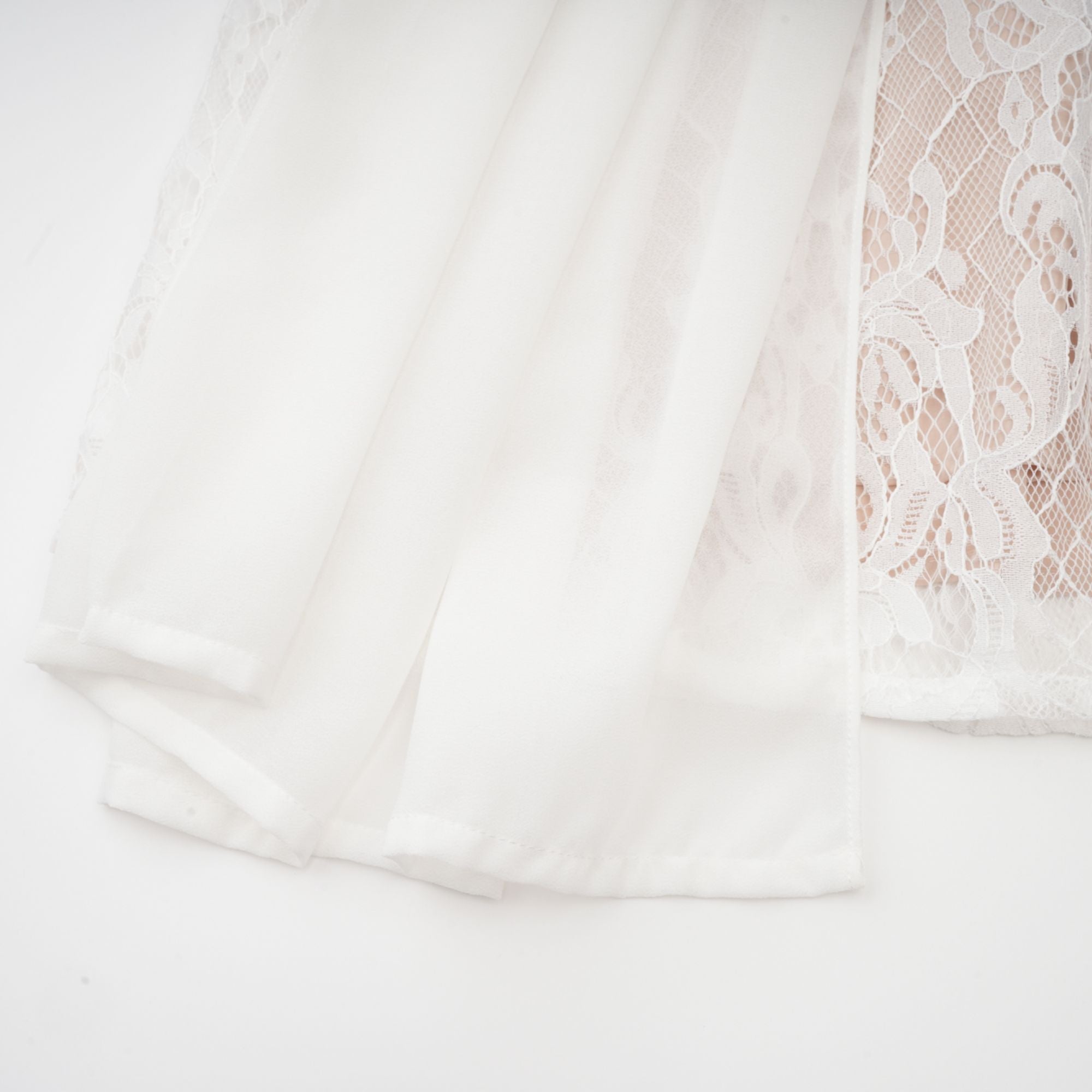 Arantxa Beyaz Dantel Pileli Maxi Elbise