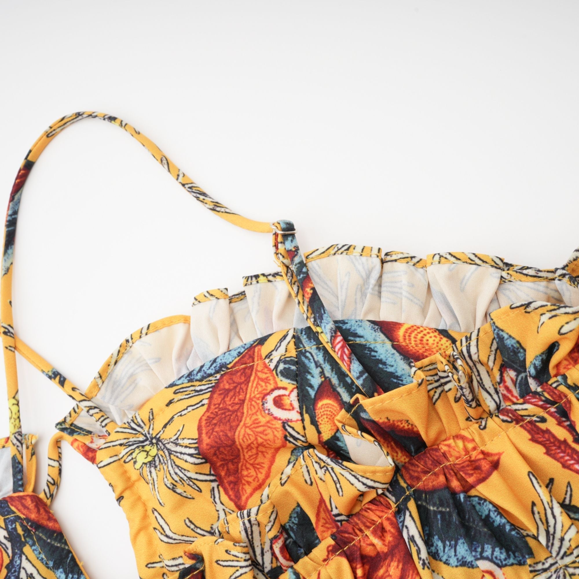 Apolline Katlı Fırfırlı Çiçek Desenli Midi Elbise